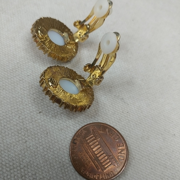 Earrings pearl-like center surrounded by rhineston - Picture 5 of 7